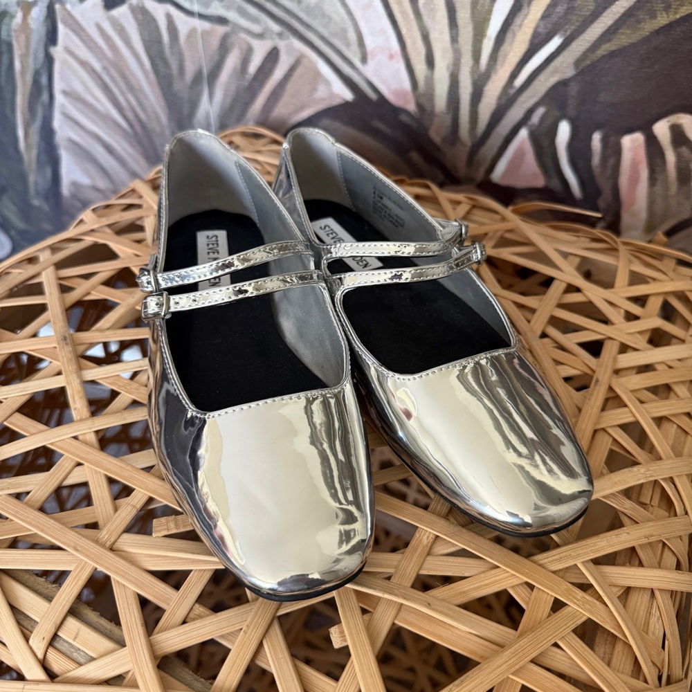 Steve Madden Alisah Silver Foil Flat Shoes metallic Mary Jane ballet flats - Picture 3 of 8